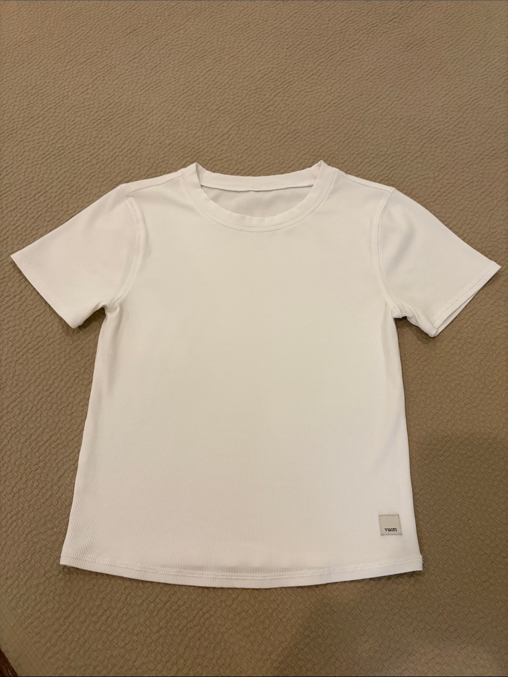 VUORI Women’s Cropped Ribbed Short-sleeve Crew Neck Tee in White. SZ S - Picture 3 of 4